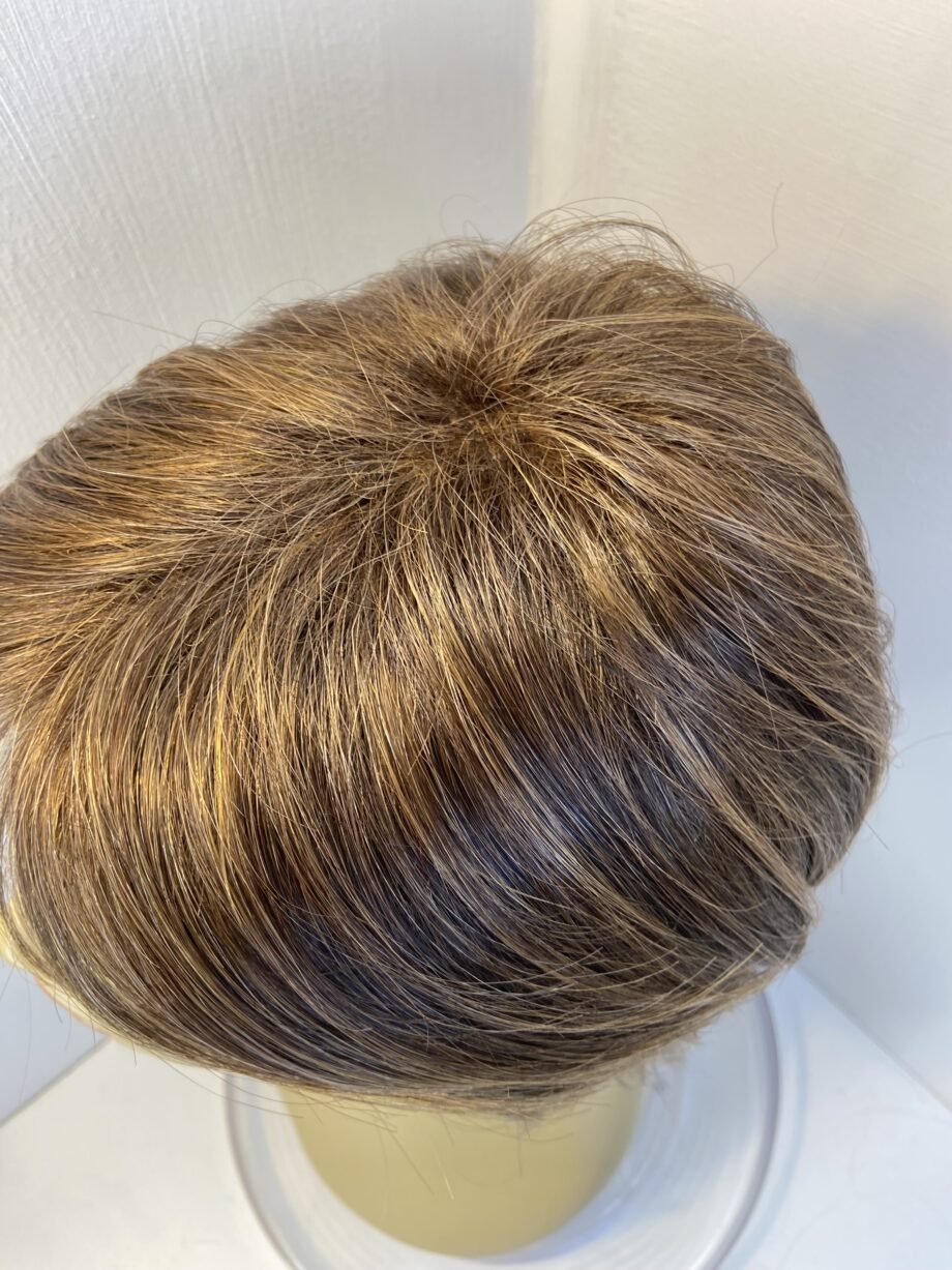 Beautiful soft brown short wig. Brss3371