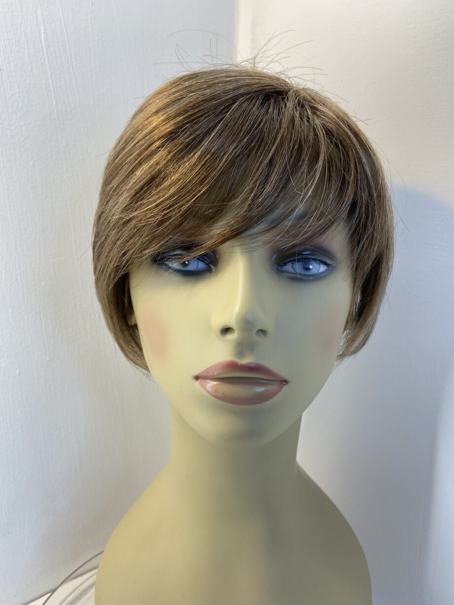 Stunning designer brown wig. Brss3372