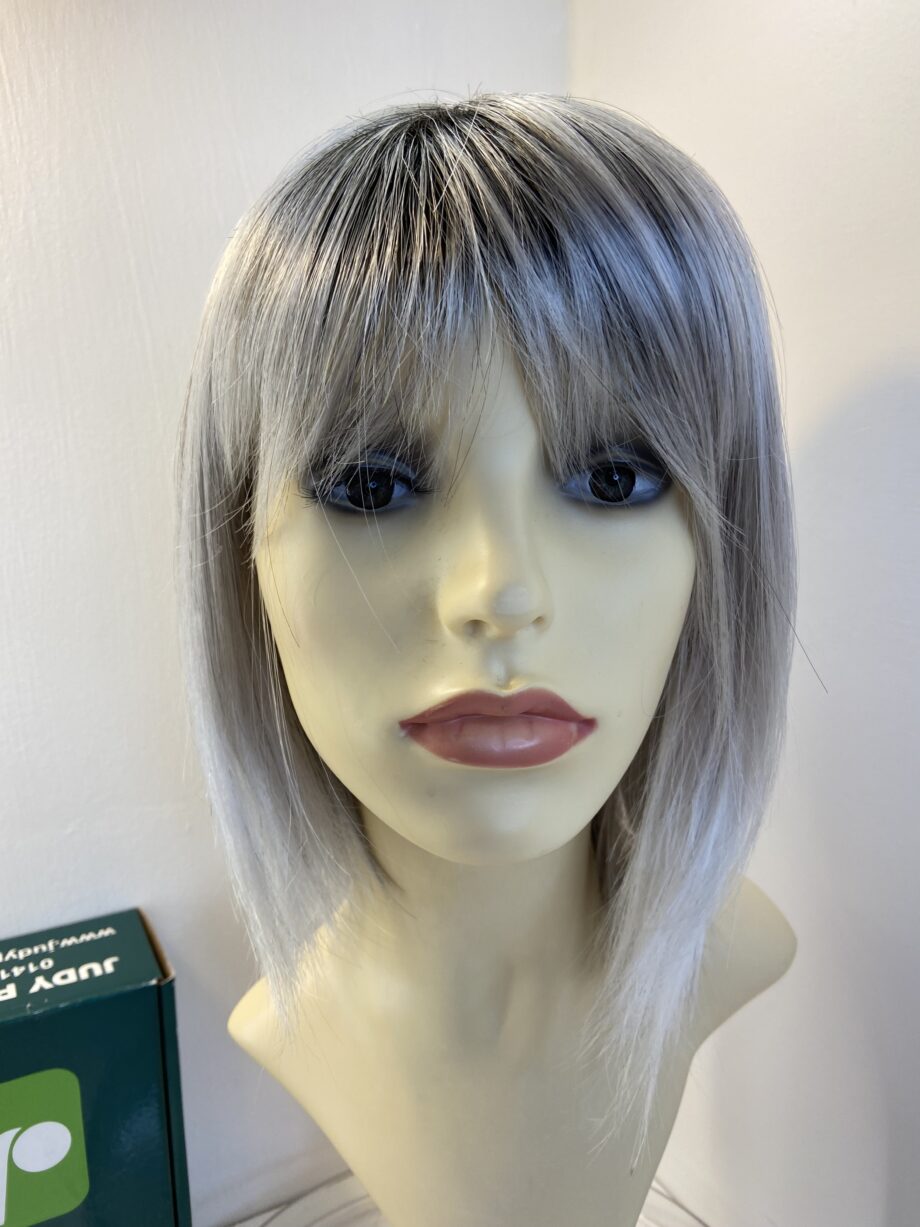 Silver rooted mid  lenght wig. Bgms682