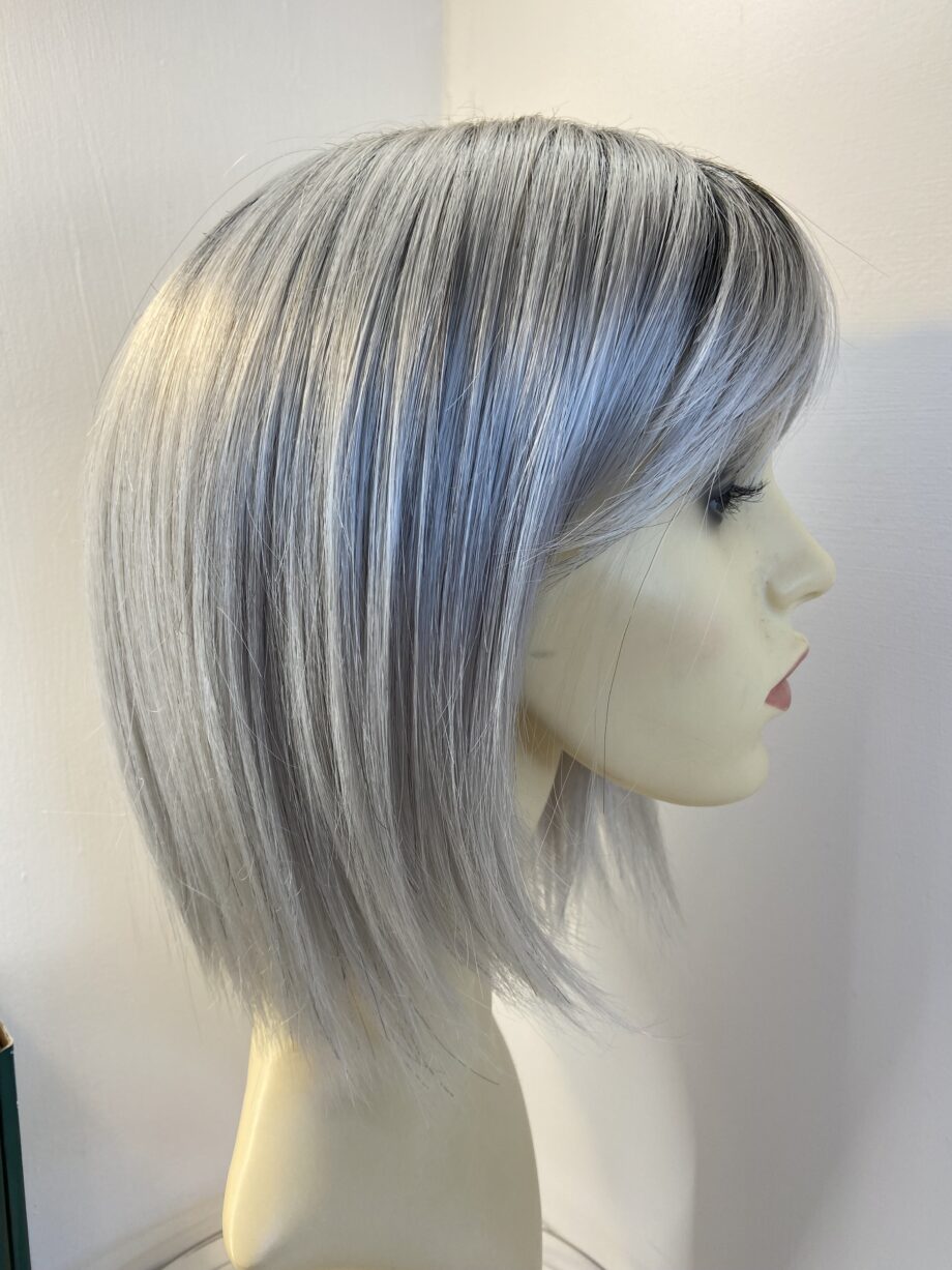 Silver rooted mid  lenght wig. Bgms682