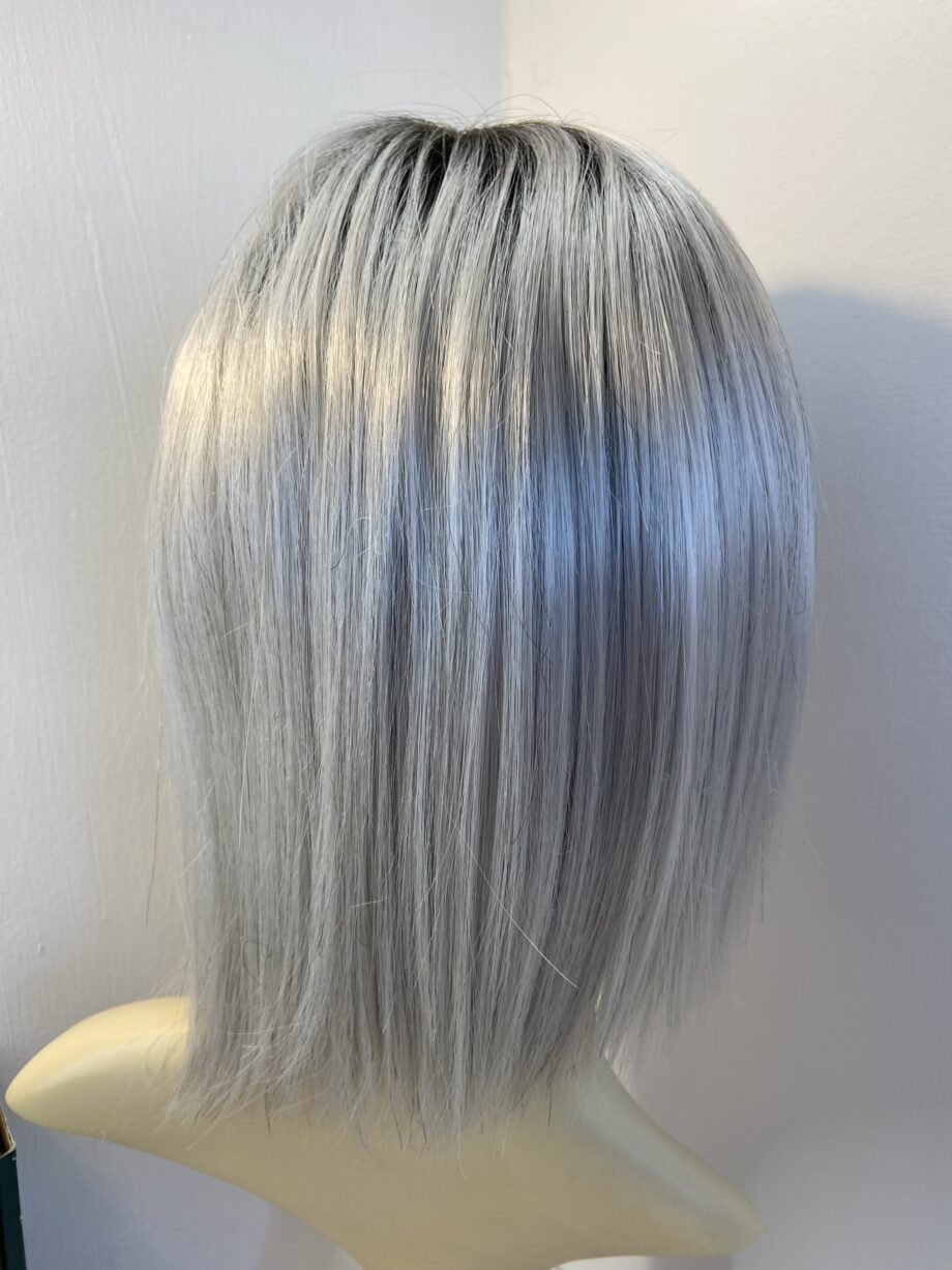 Silver rooted mid  lenght wig. Bgms682