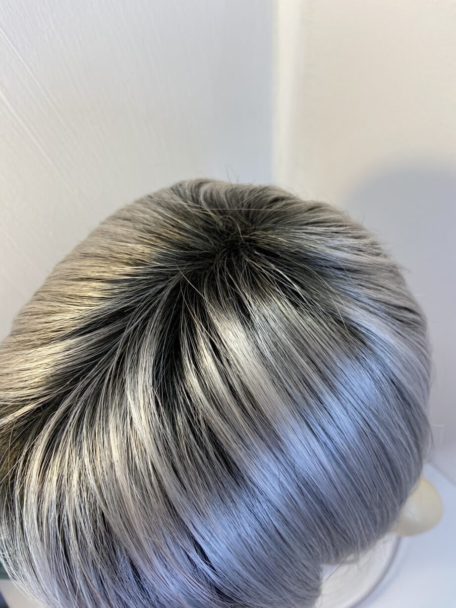 Silver rooted mid  lenght wig. Bgms682