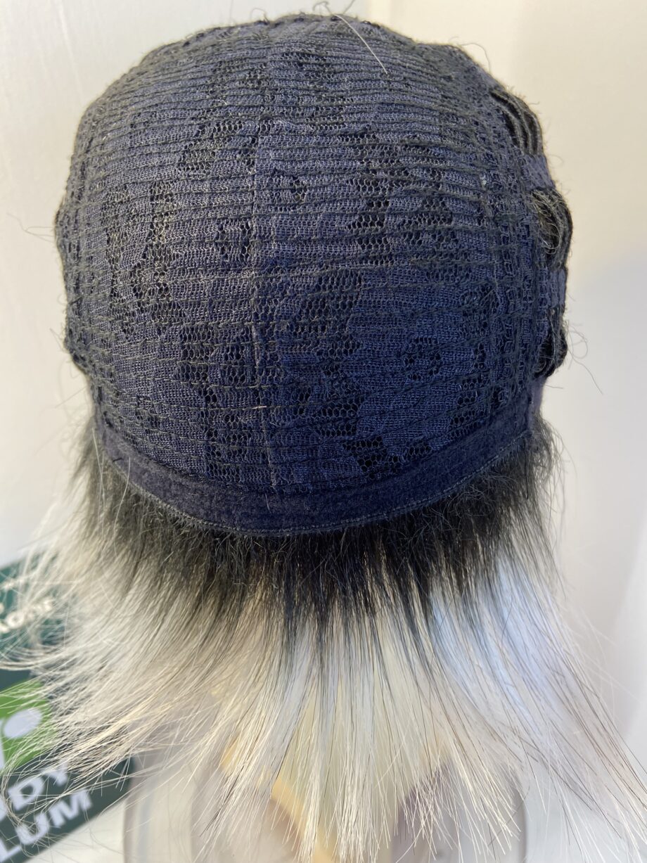 Silver rooted mid  lenght wig. Bgms682