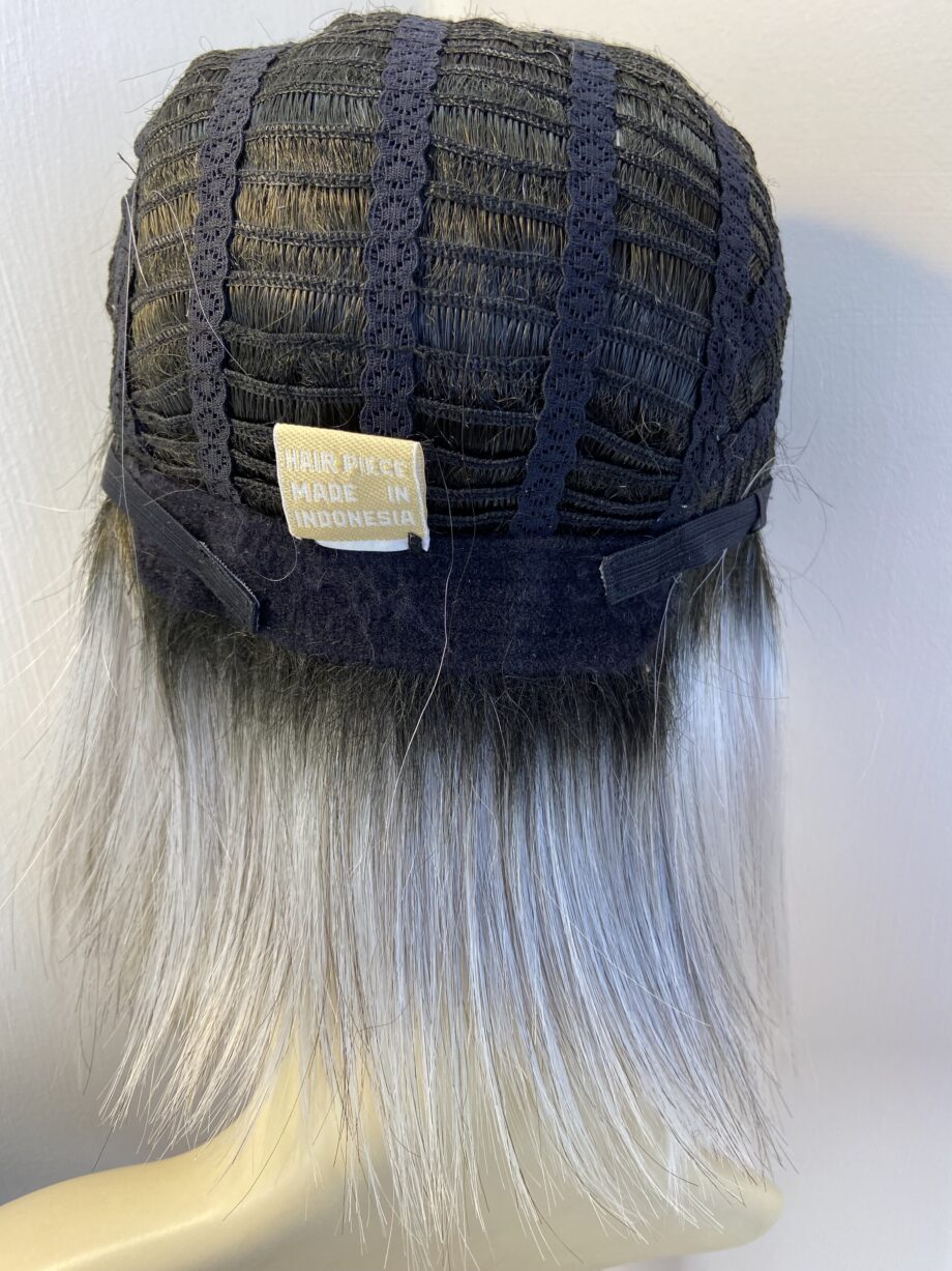 Silver rooted mid  lenght wig. Bgms682