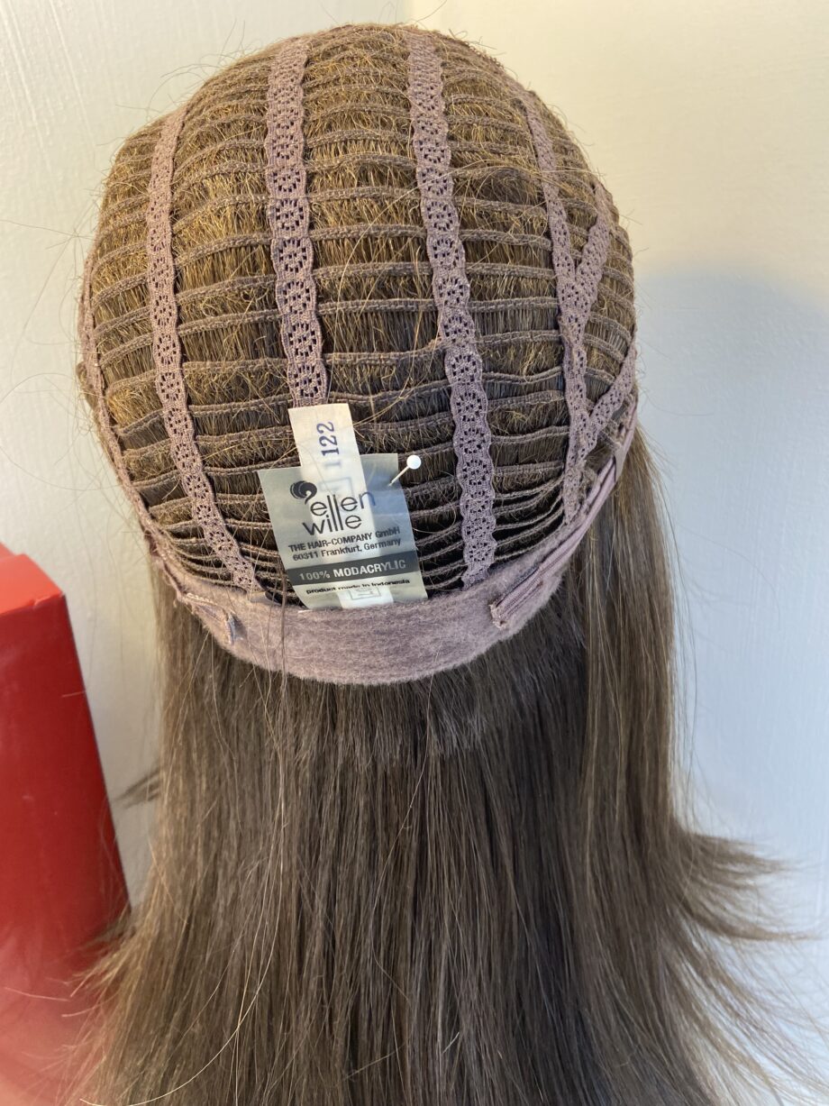 Long ginger brown Rene of Paris wig. Bbrls690