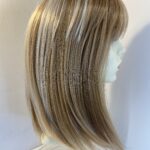 Shiny honey blonde highlighted wig. Blls664
