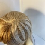 Shiny honey blonde highlighted wig. Blls664