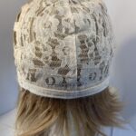 Shiny honey blonde highlighted wig. Blls664