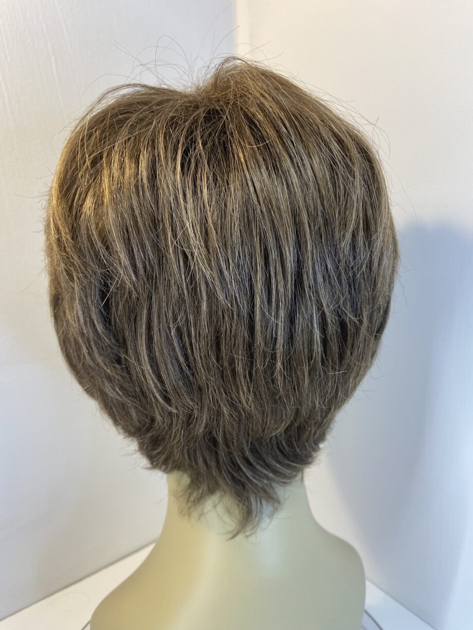Beautiful soft brown wig. Brss125