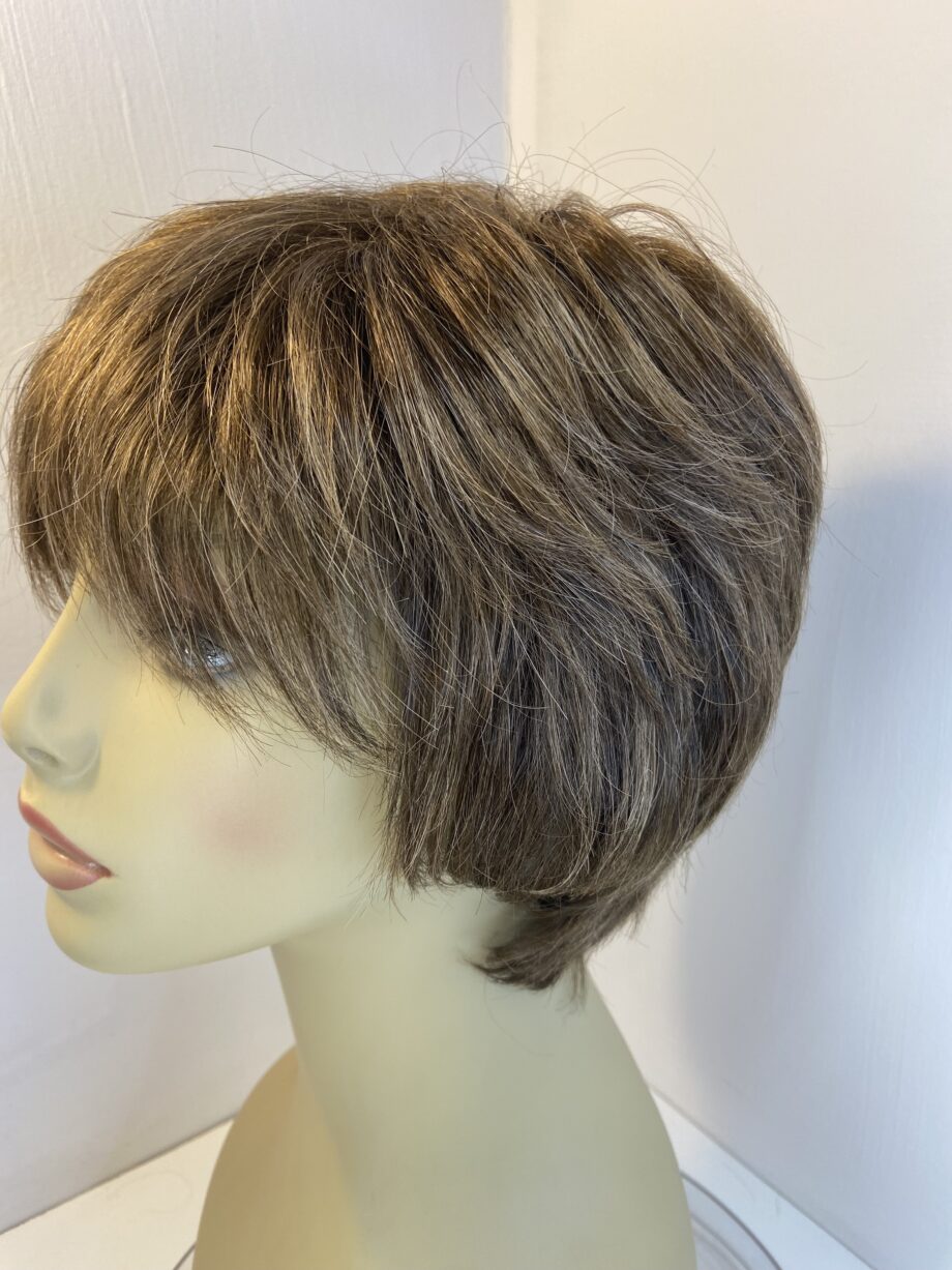 Beautiful soft brown wig. Brss125