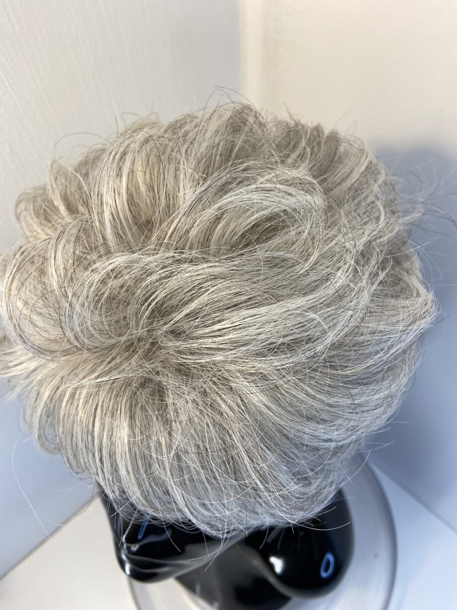 New short silver grey wig. Gsw771