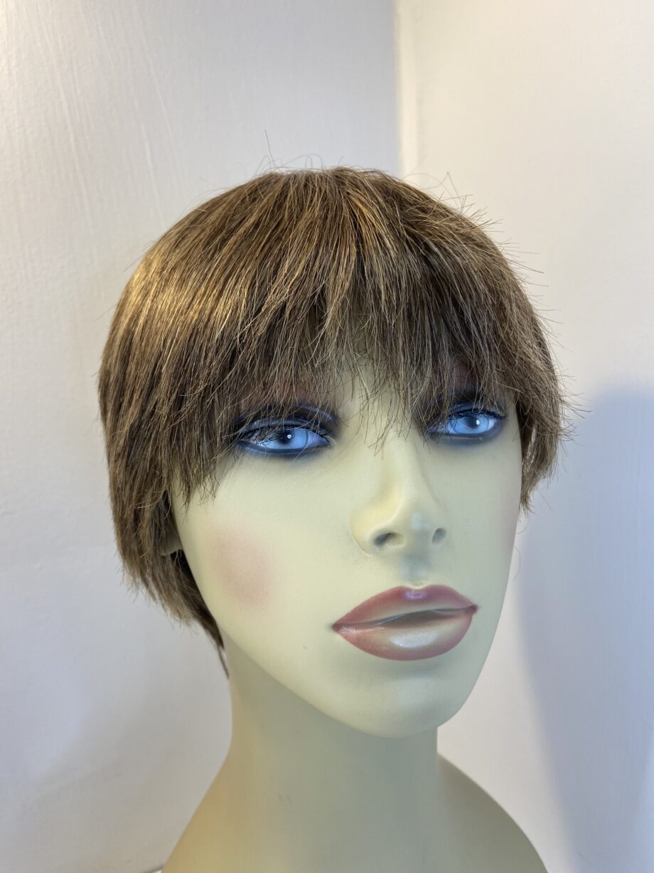 Lovely short brown wig. Bss5028