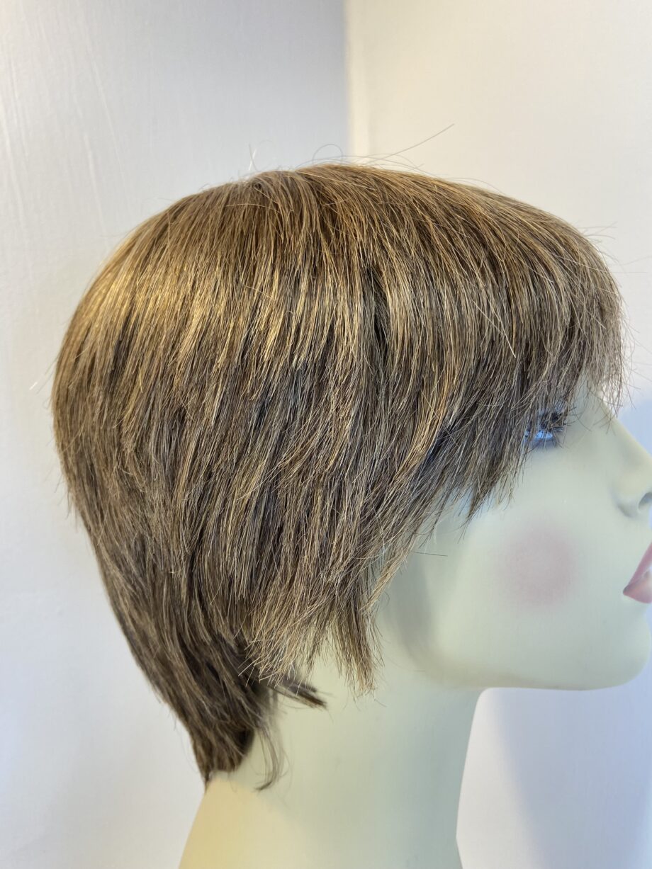 Lovely short brown wig. Bss5028