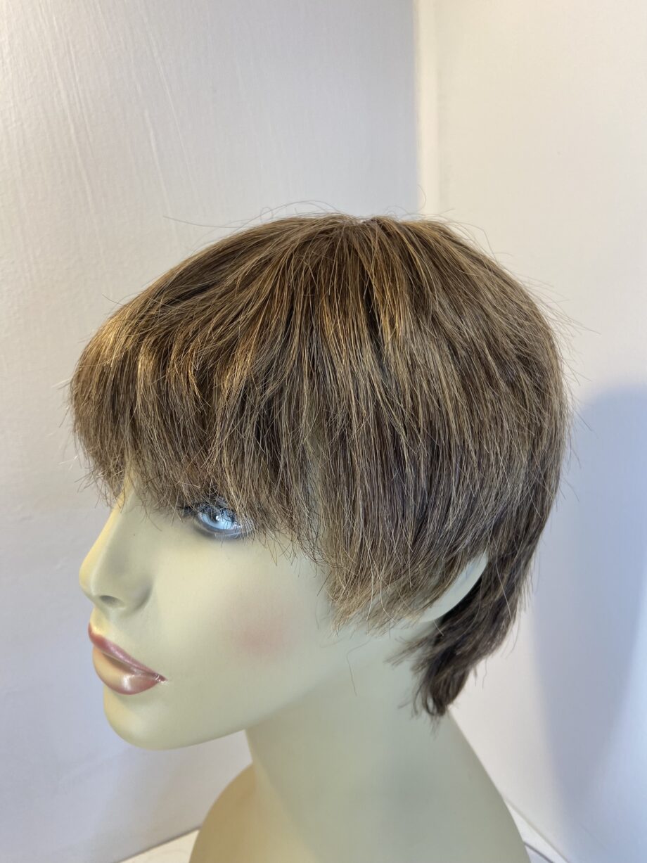 Lovely short brown wig. Bss5028