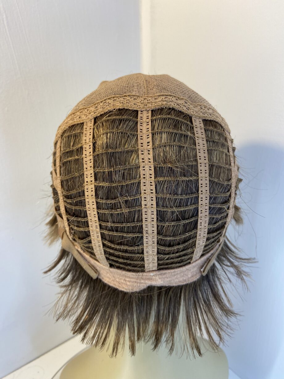 Lovely short brown wig. Bss5028