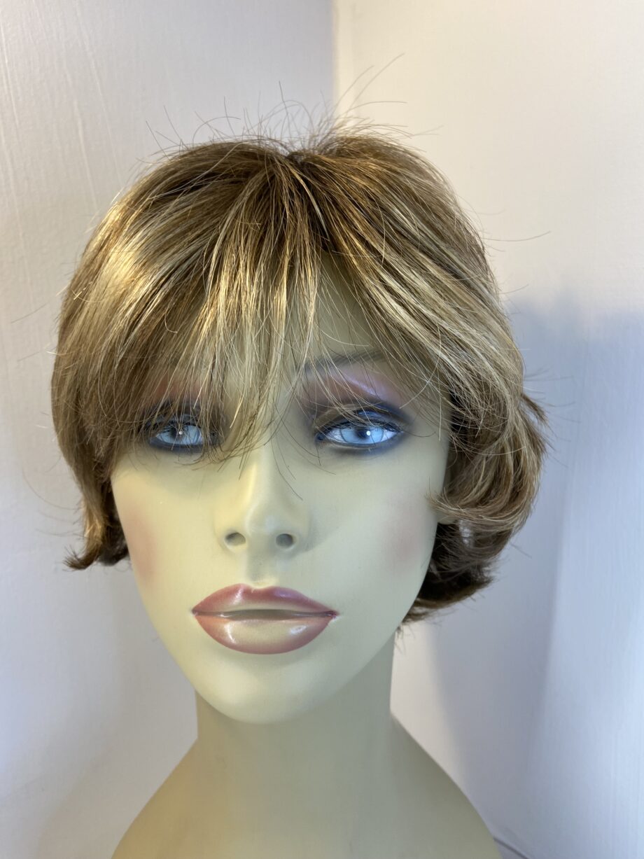 Beautiful brown soft wig. Brsw777