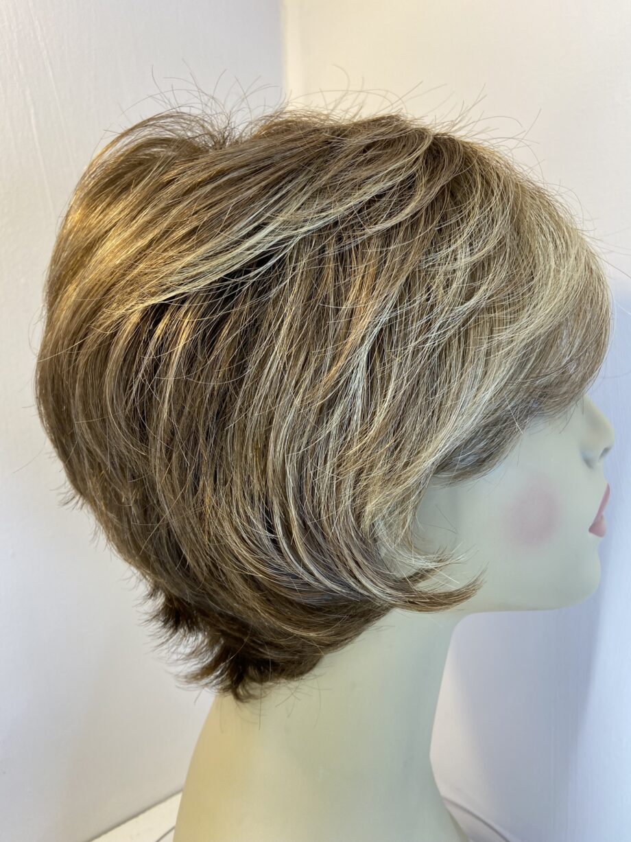 Beautiful brown soft wig. Brsw777