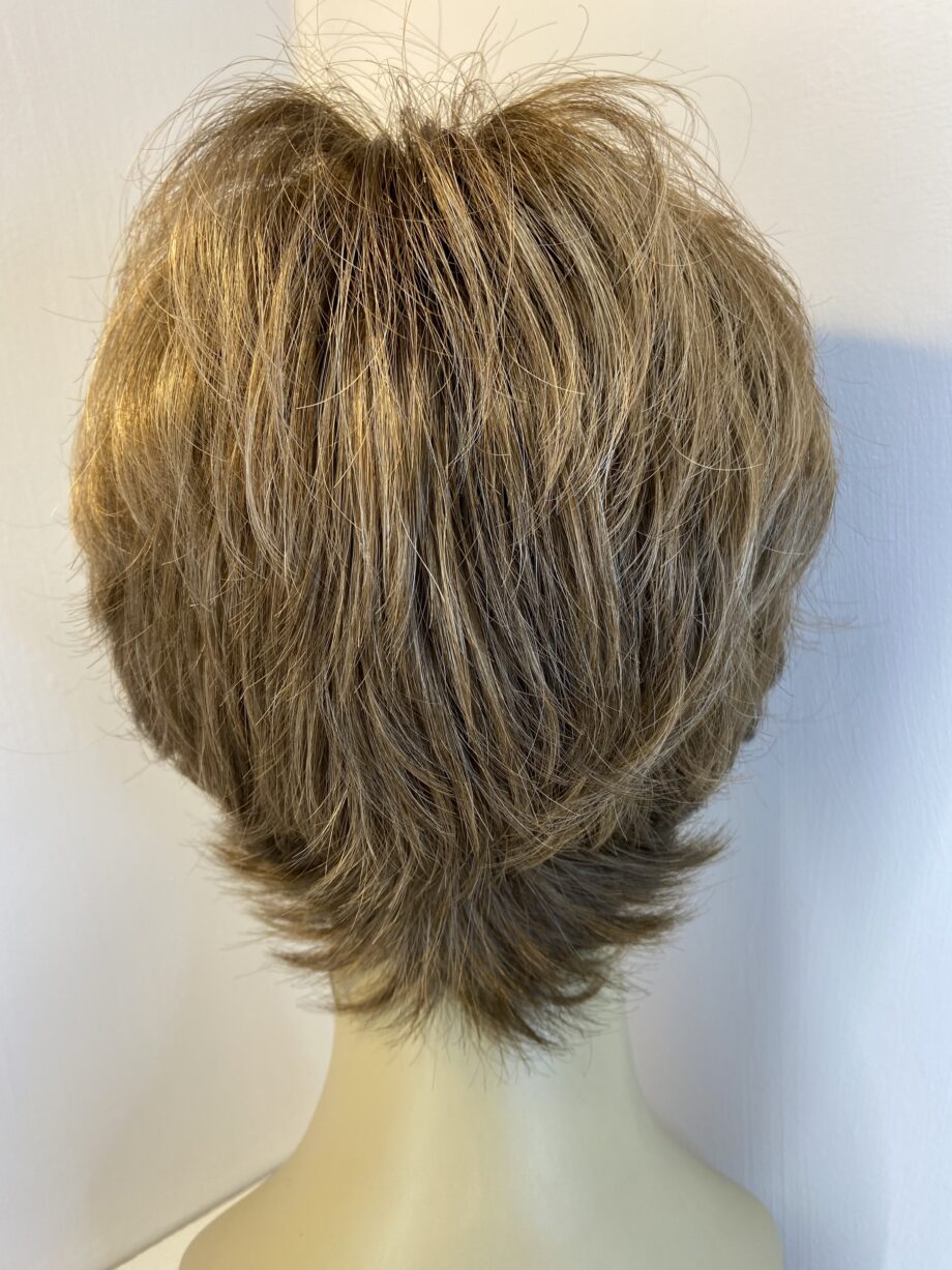 Beautiful brown soft wig. Brsw777