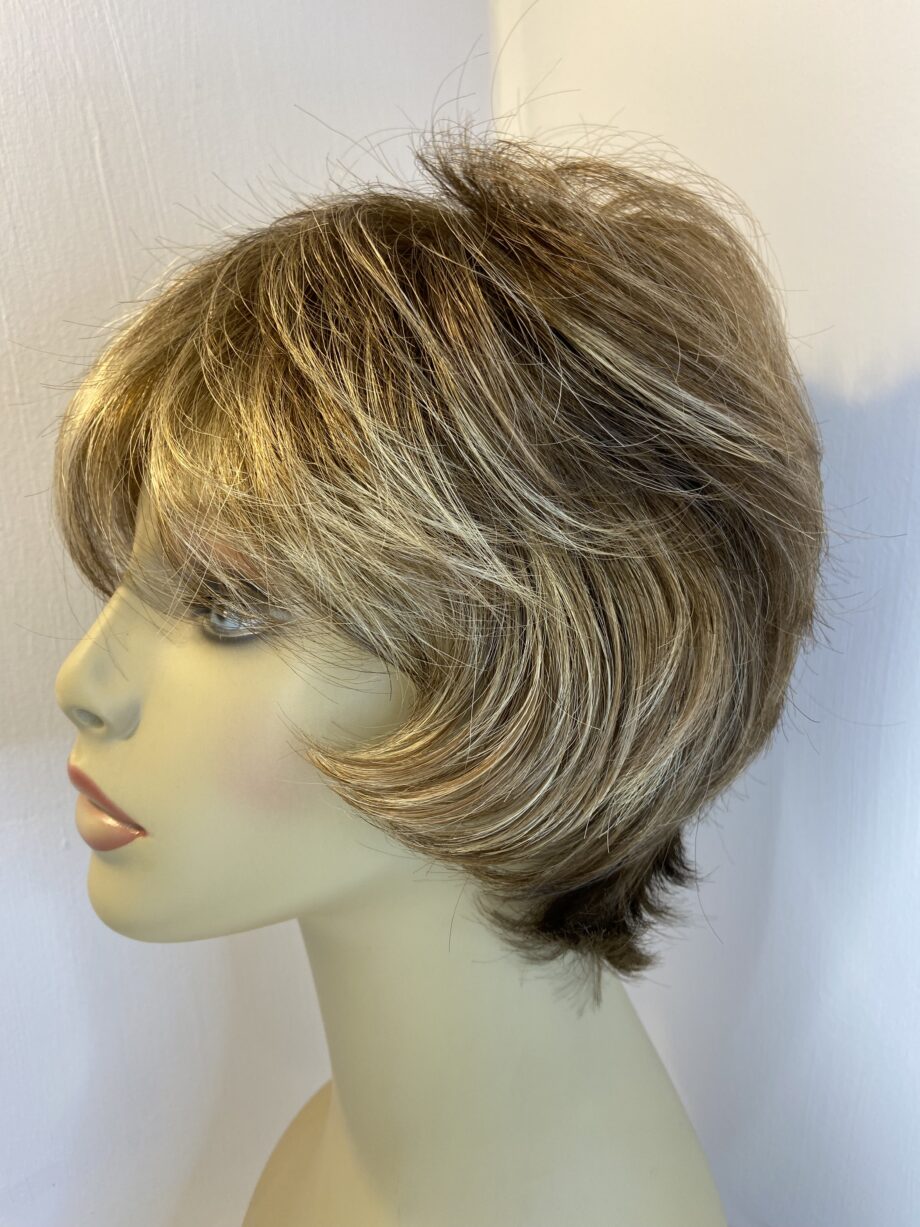 Beautiful brown soft wig. Brsw777