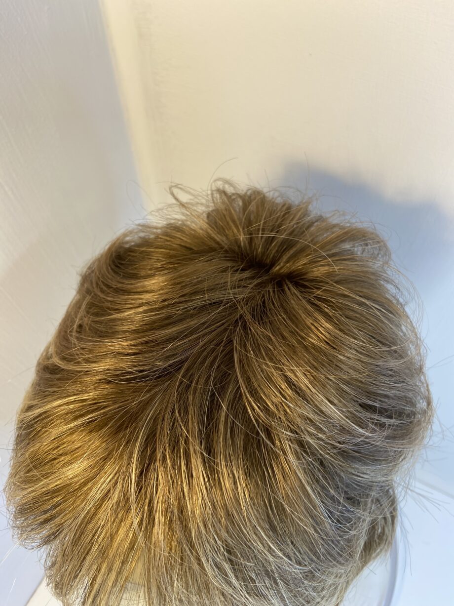 Beautiful brown soft wig. Brsw777