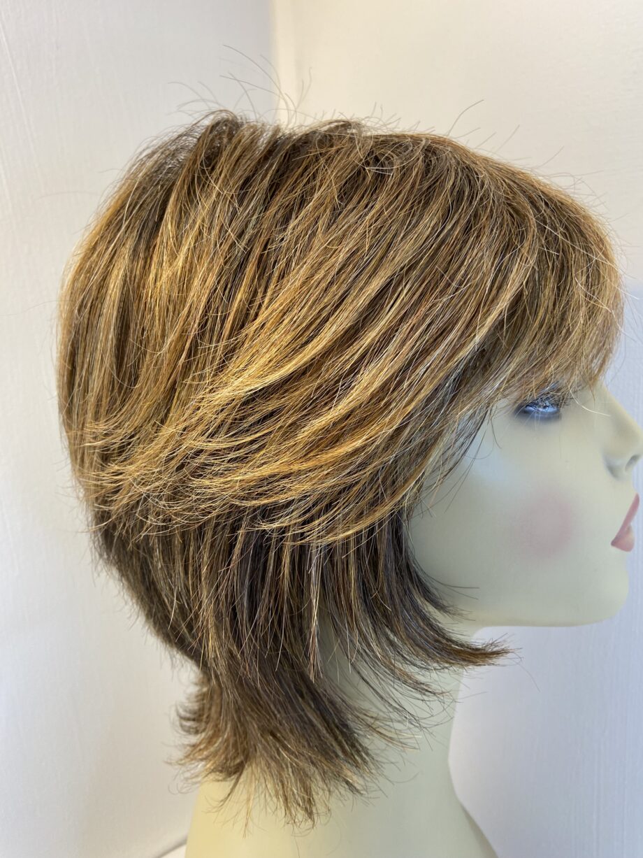Raquel Welch brown soft wig. Brsw780
