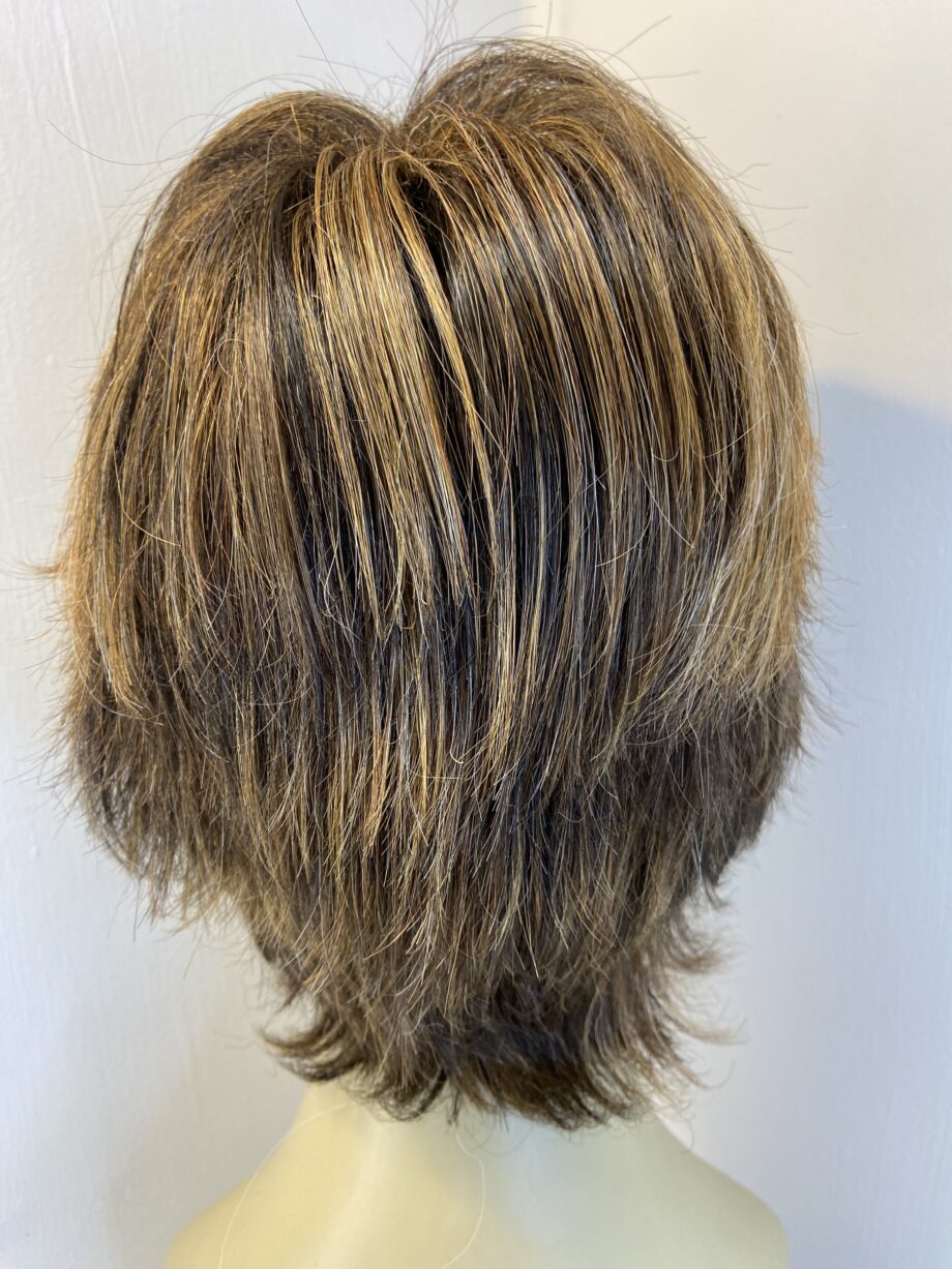 Raquel Welch brown soft wig. Brsw780