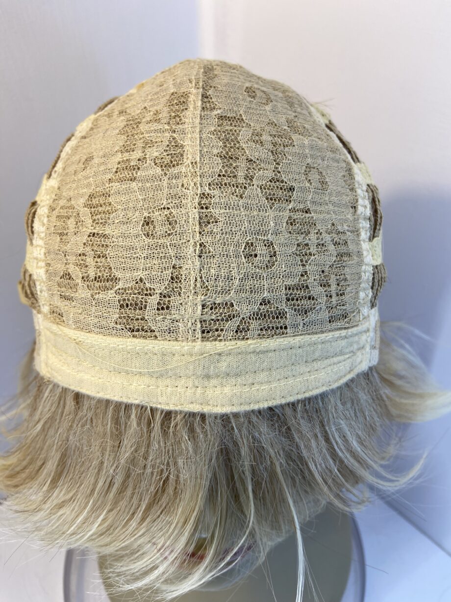 Beautiful blonde new wig. Blmw133