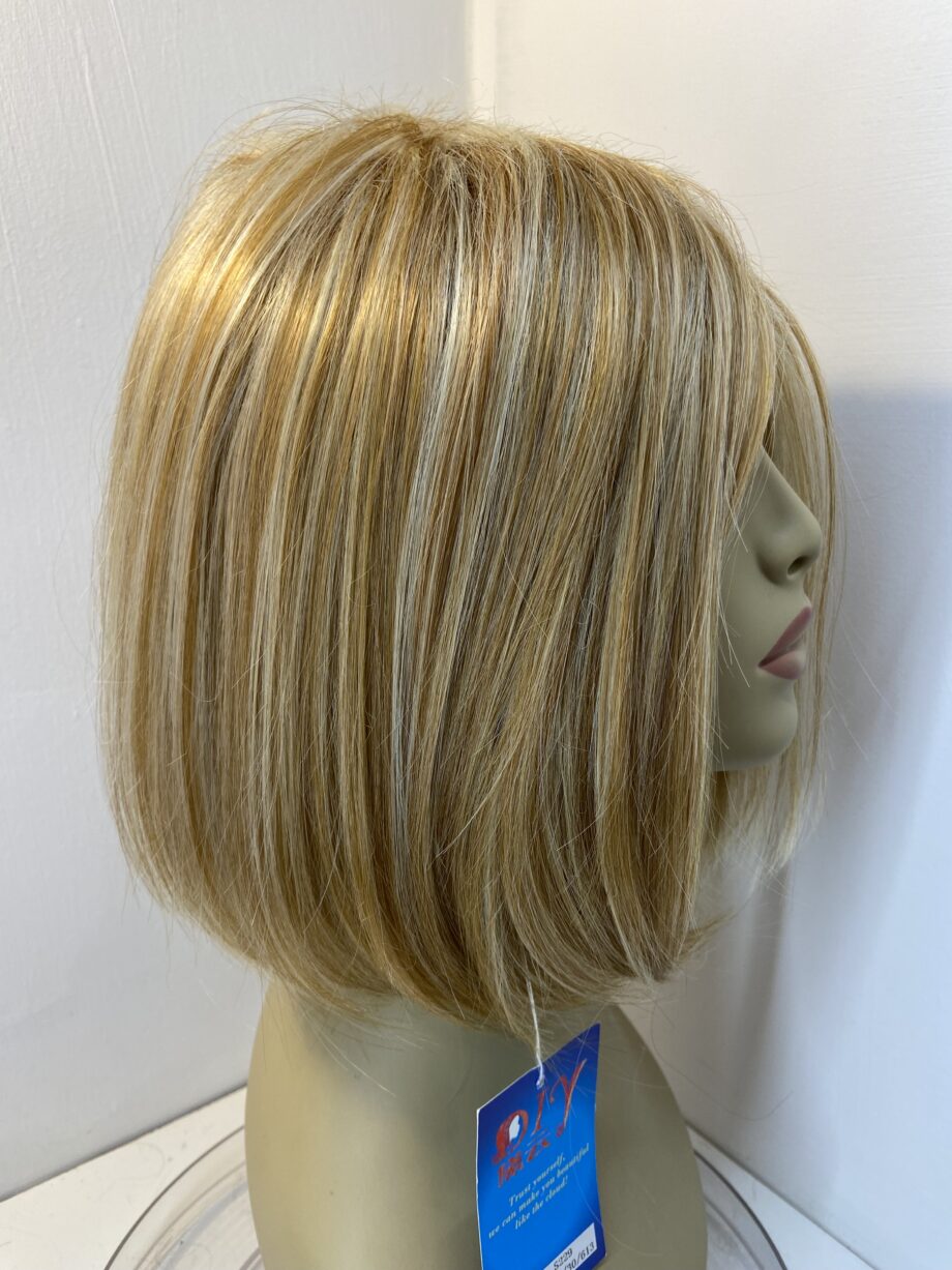 New blonde mid length wig. Blms5030