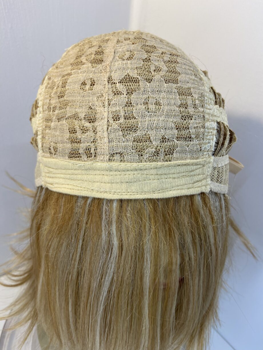 New blonde mid length wig. Blms5030