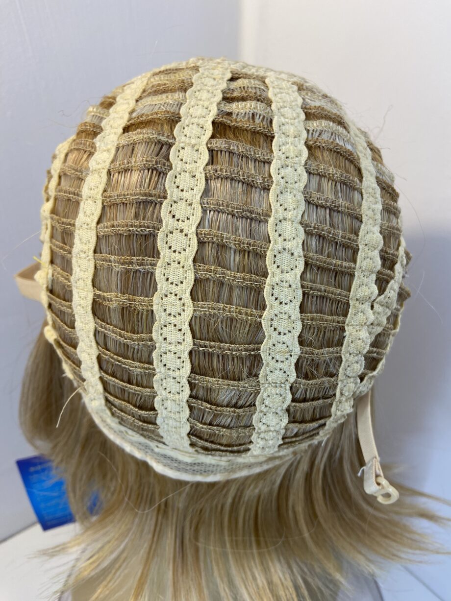 New blonde mid length wig. Blms5030