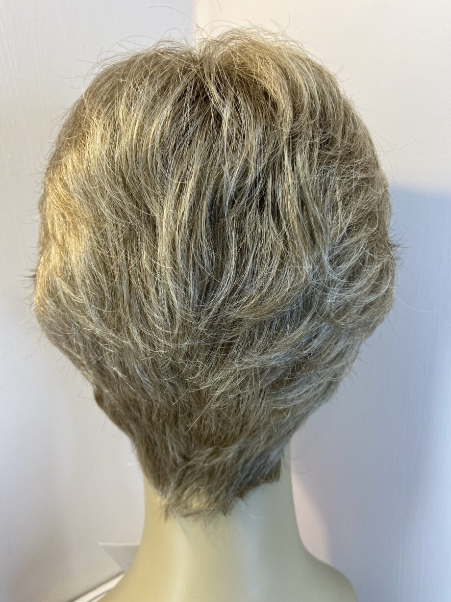 New boxed blonde wheat  designer wig. Bblsw694