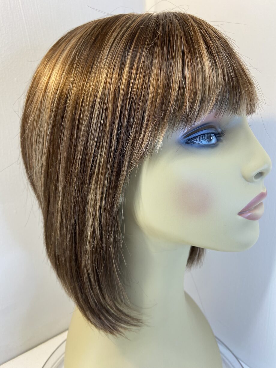 Brown mid length wig. Brms141
