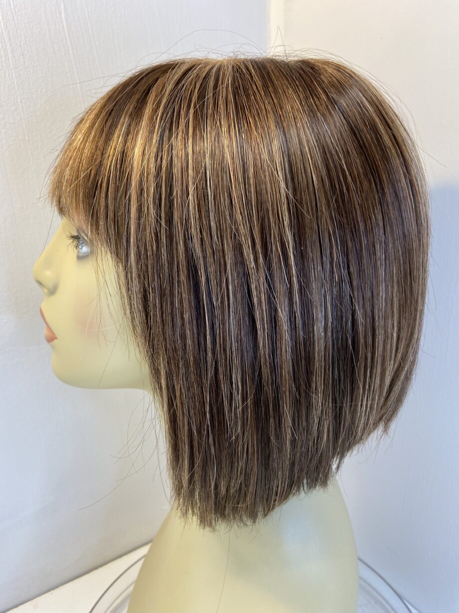 Brown mid length wig. Brms141