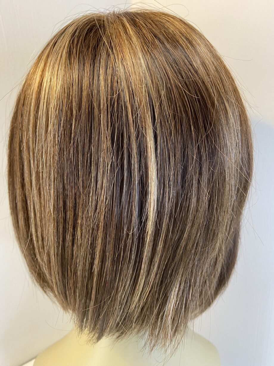 Brown mid length wig. Brms141