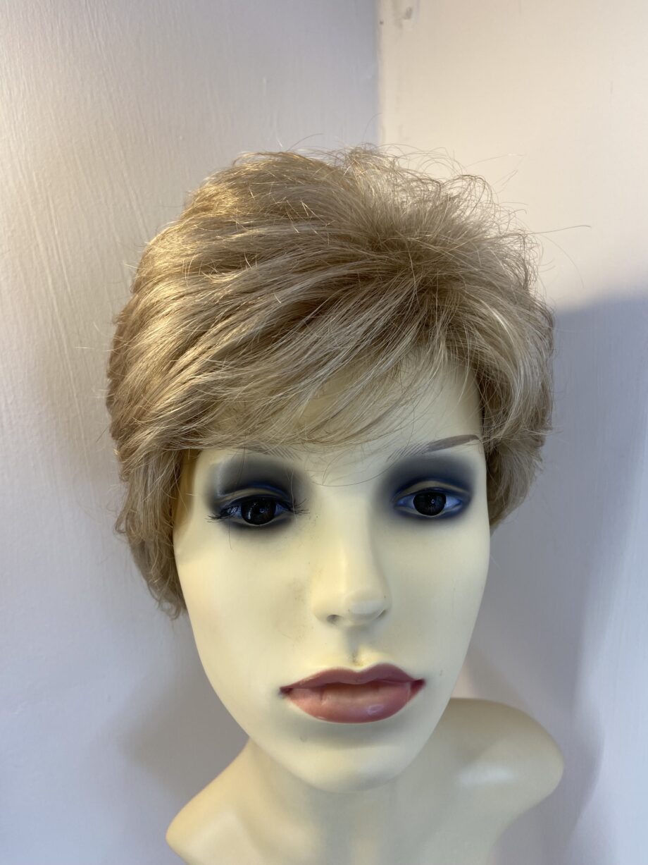 Short blonde wig.  Blss148
