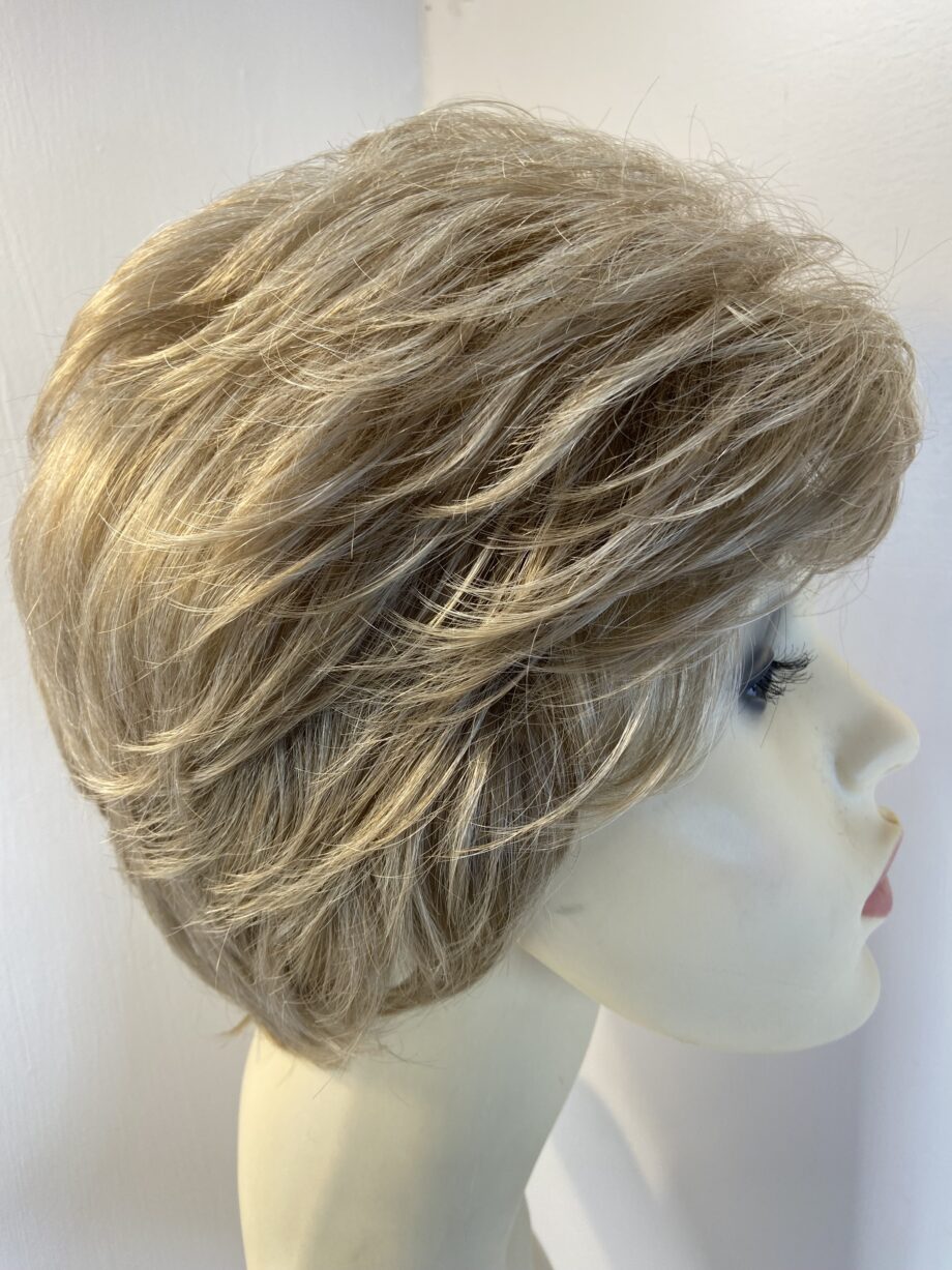 Short blonde wig.  Blss148