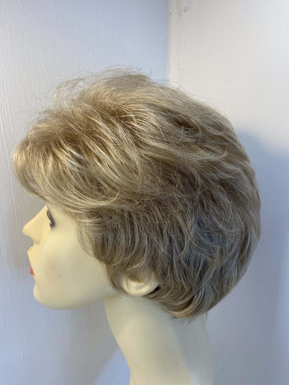 Short blonde wig.  Blss148