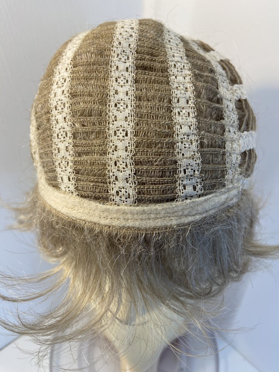 Short blonde wig.  Blss148