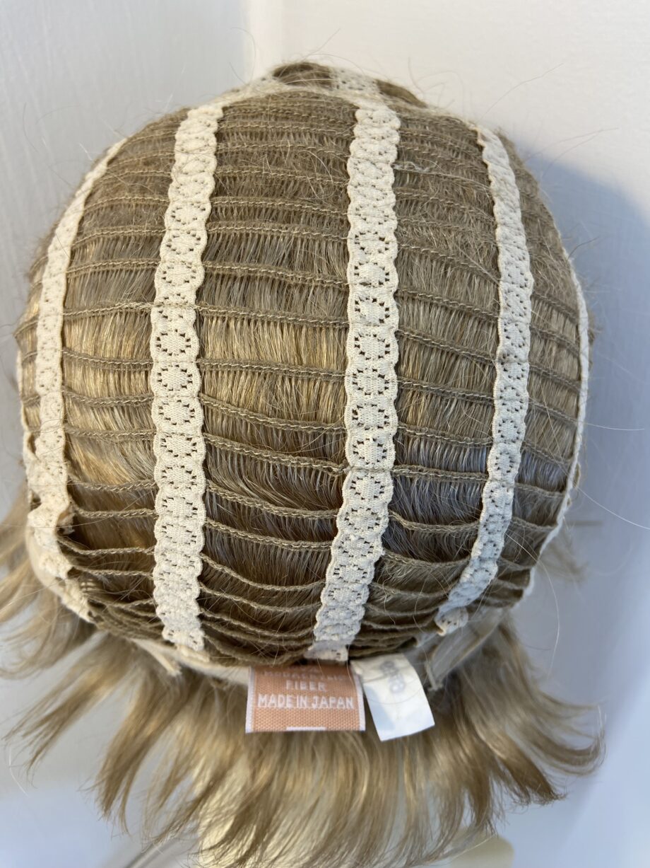 Short blonde wig.  Blss148