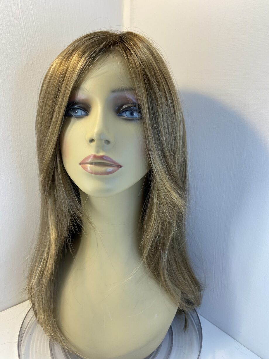 Stunning blonde / light brown. Rene of Paris wig. Bbrls699