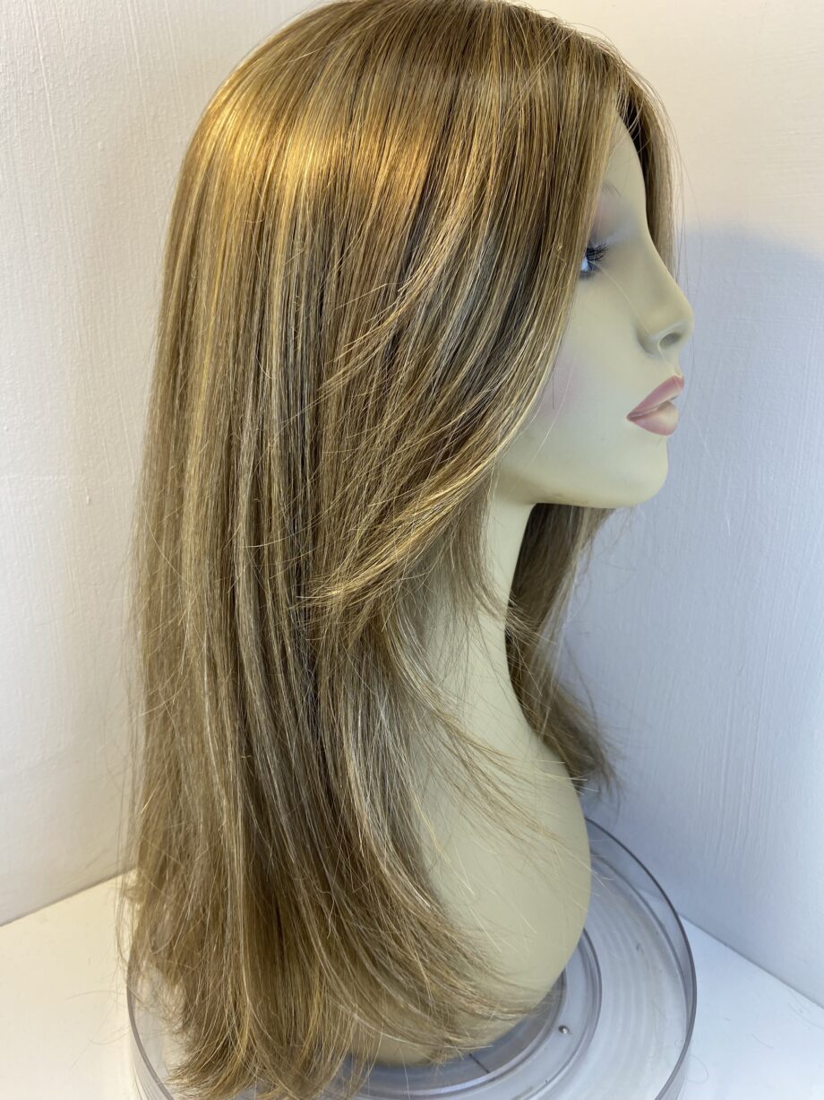 Stunning blonde / light brown. Rene of Paris wig. Bbrls699