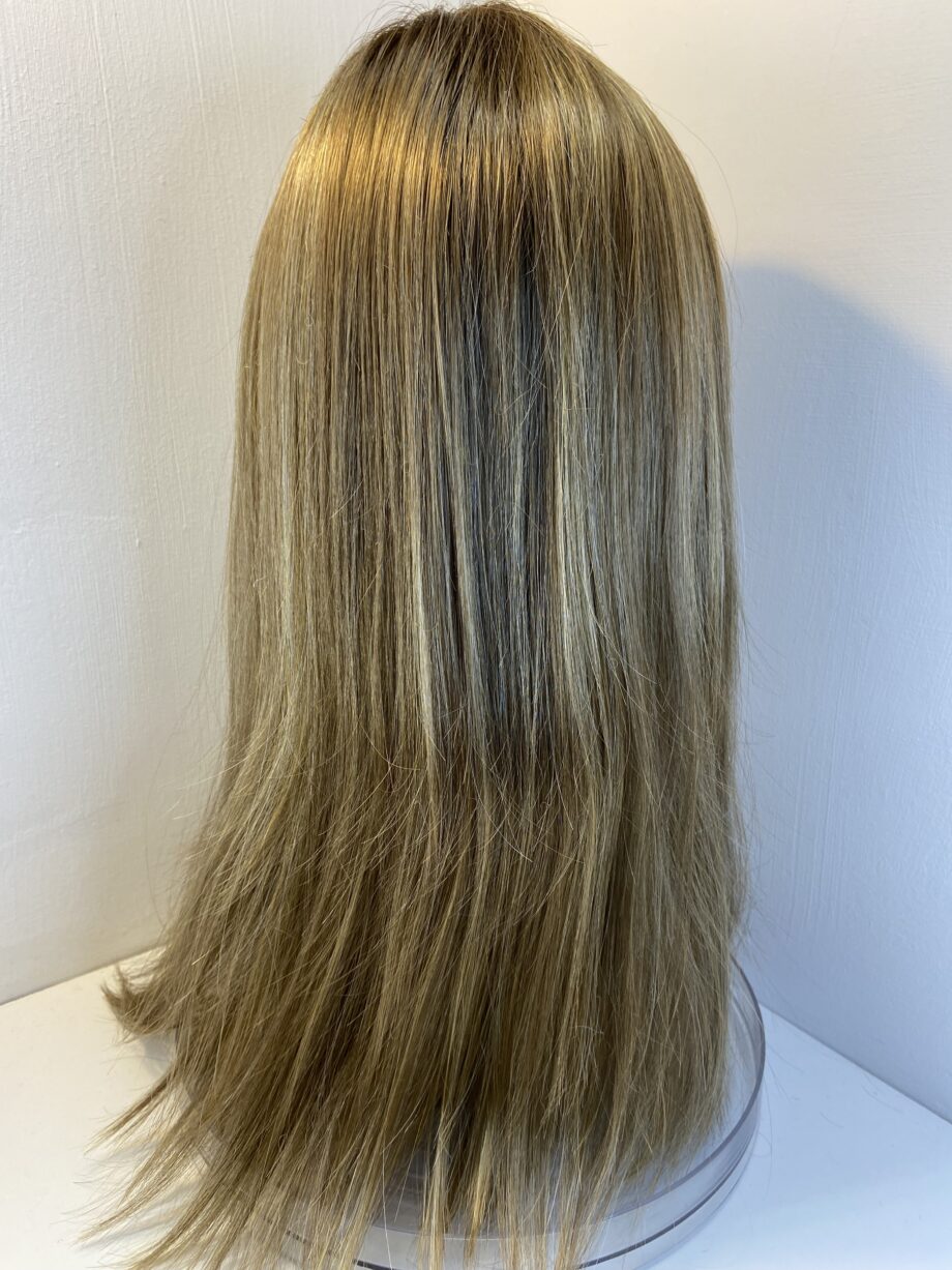 Stunning blonde / light brown. Rene of Paris wig. Bbrls699
