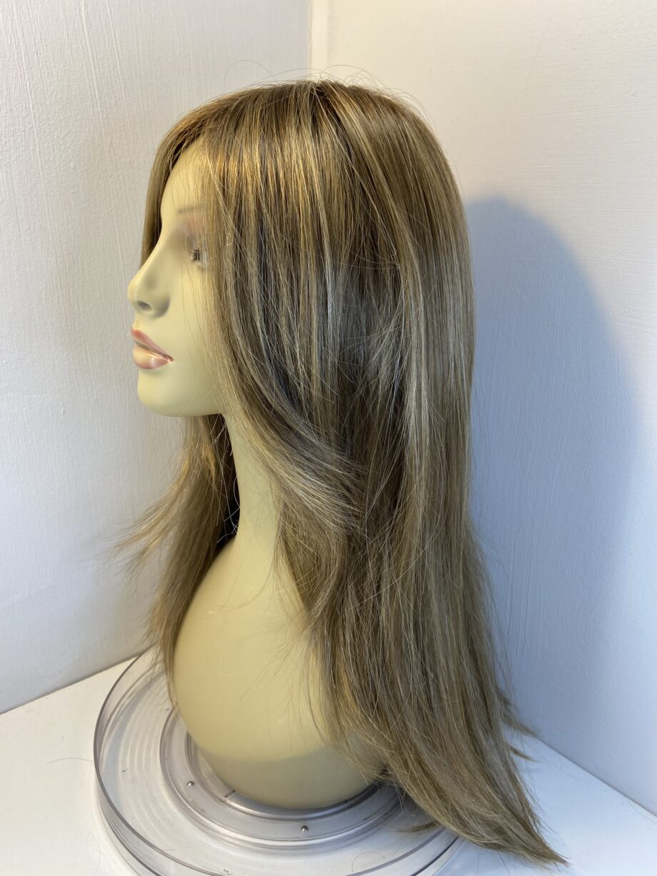 Stunning blonde / light brown. Rene of Paris wig. Bbrls699