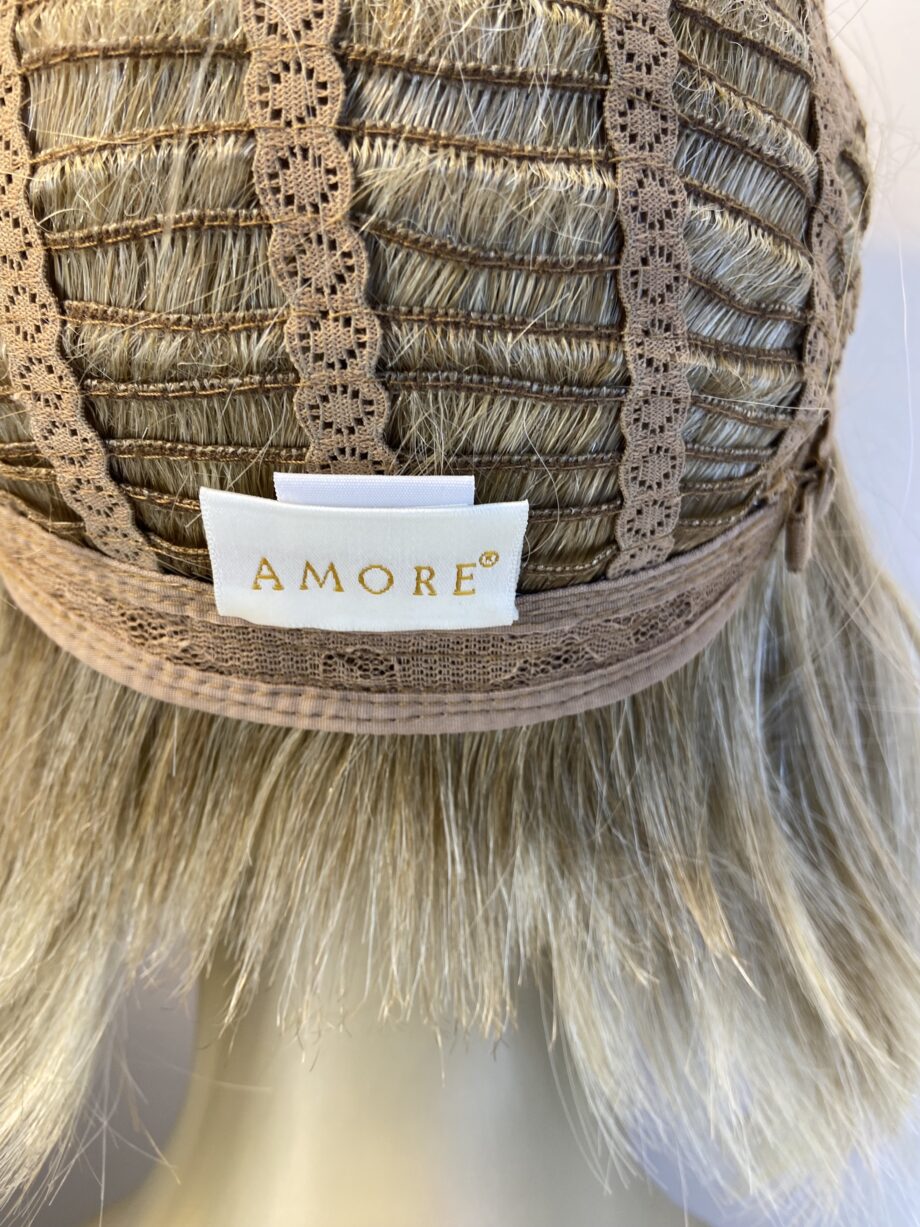 Amore blonde as new wig. Bblms702