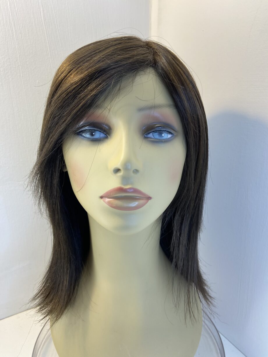 Long brown designer wig. Brls788
