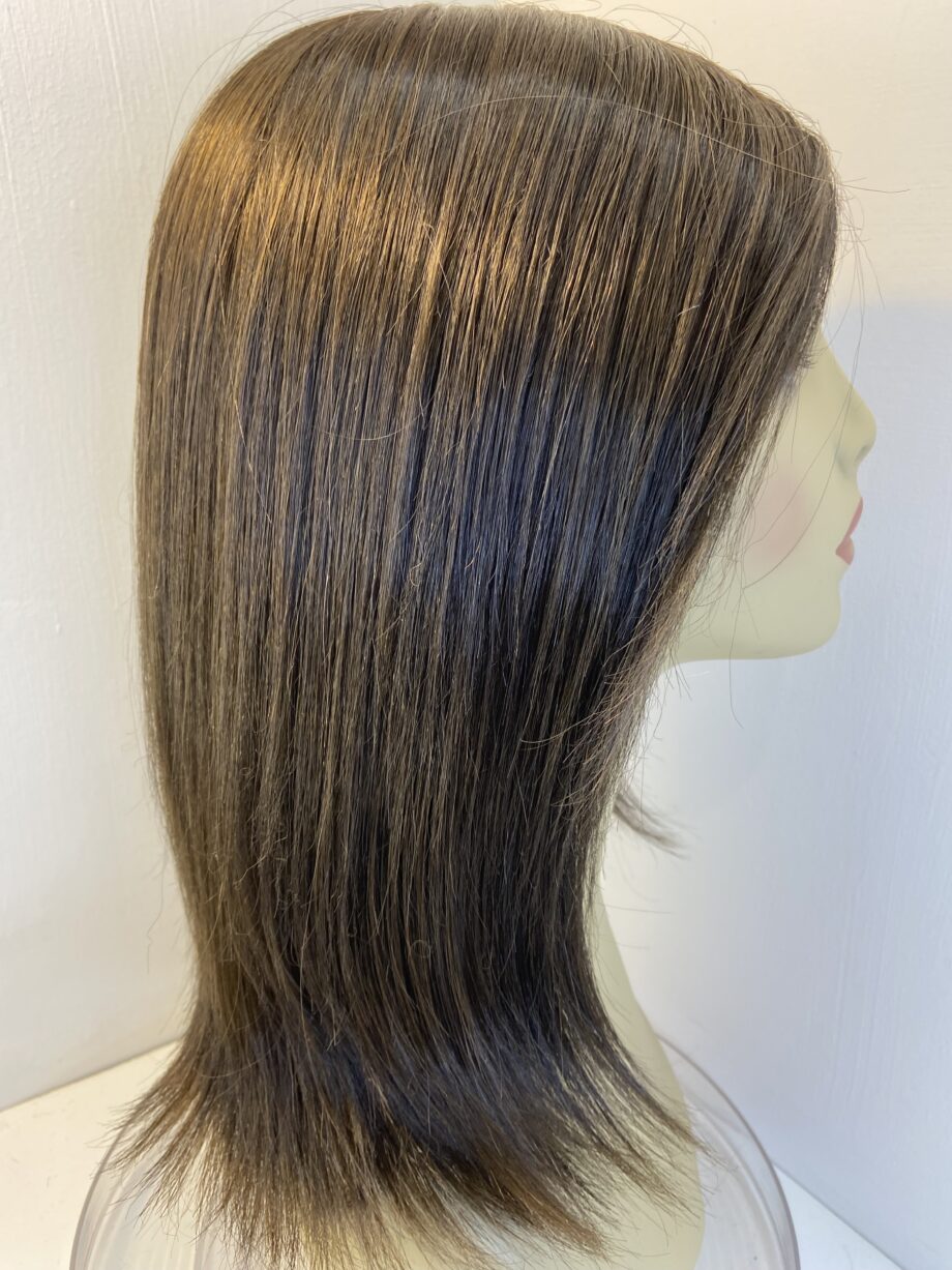 Long brown designer wig. Brls788
