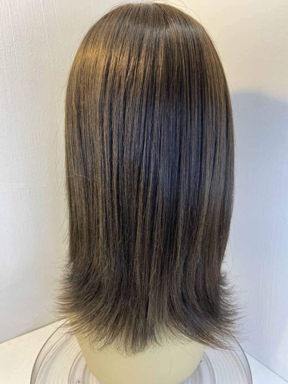 Long brown designer wig. Brls788
