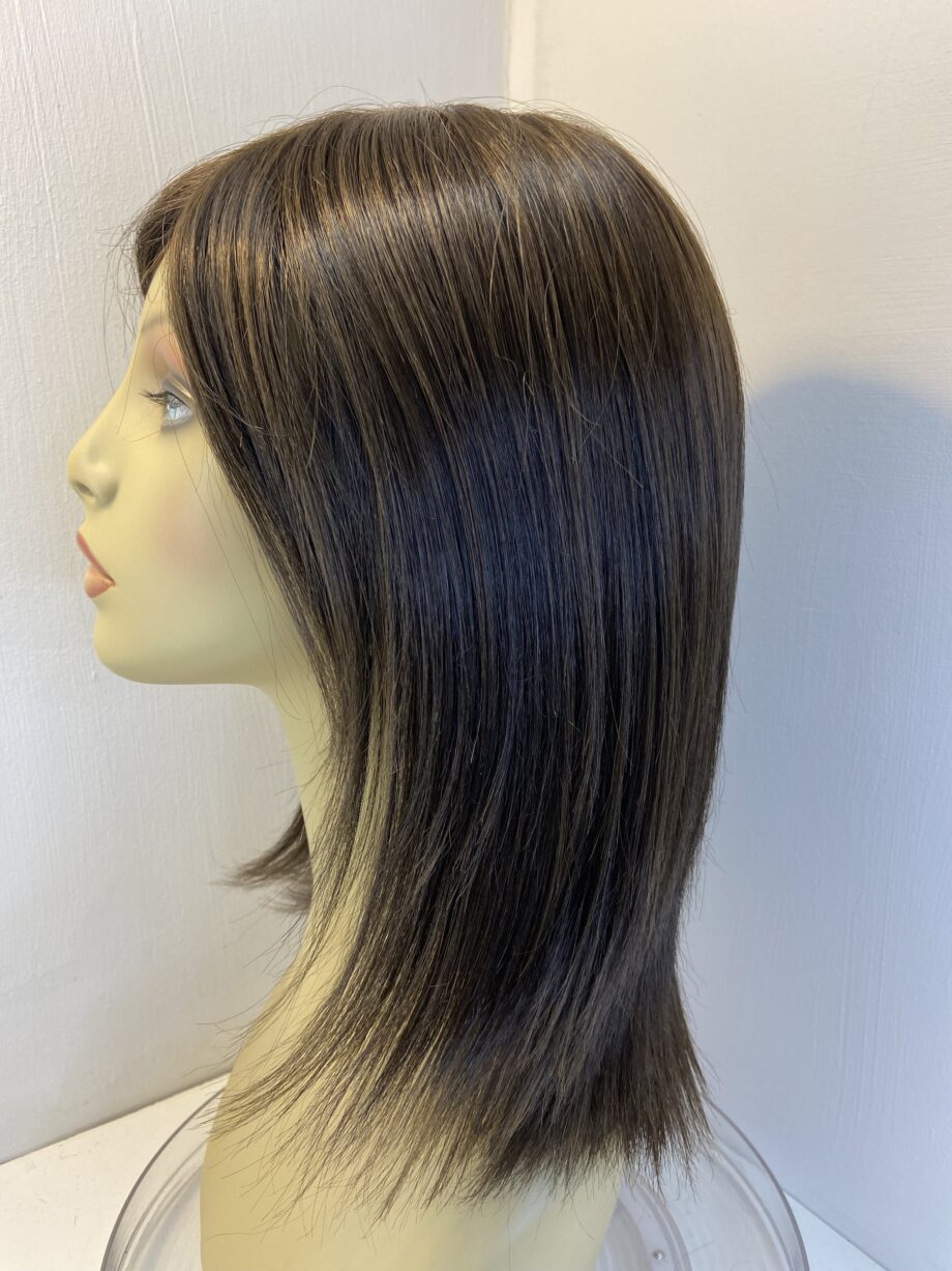 Long brown designer wig. Brls788