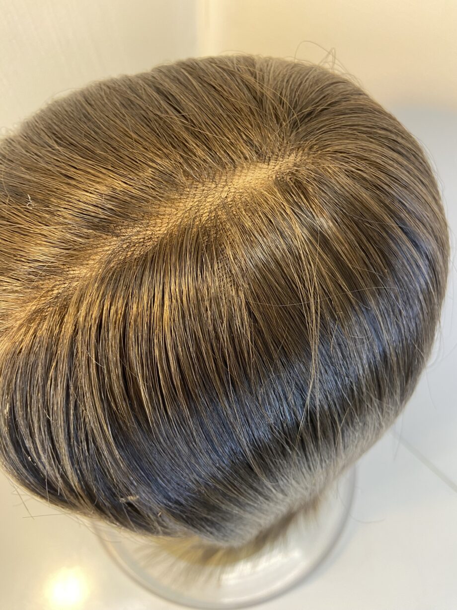 Long brown designer wig. Brls788