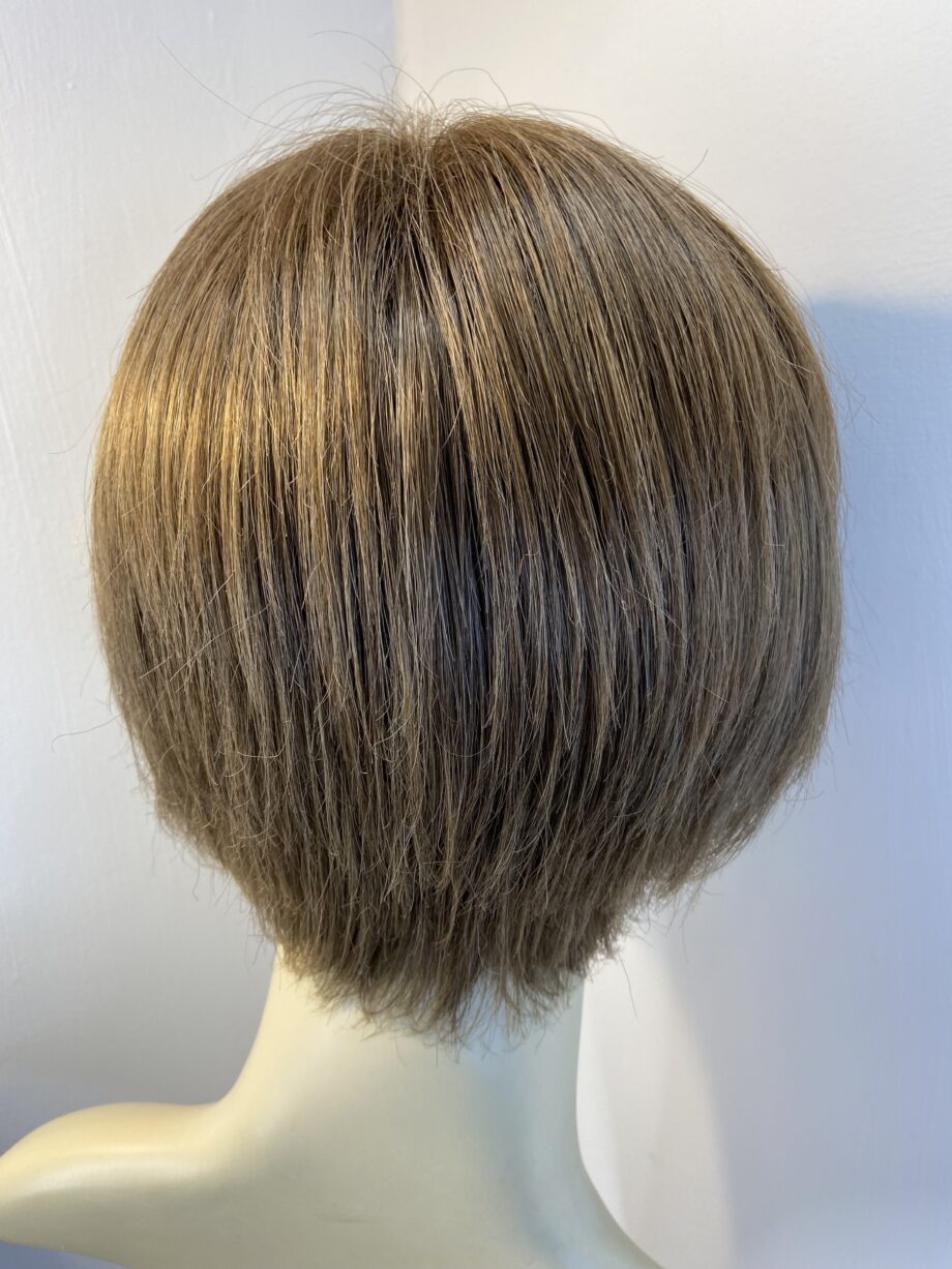 Judy plum short brown boxed wig. Bbrms702